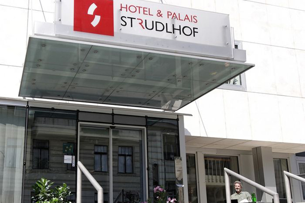 HOTEL & PALAIS STRUDLHOF 4*,  