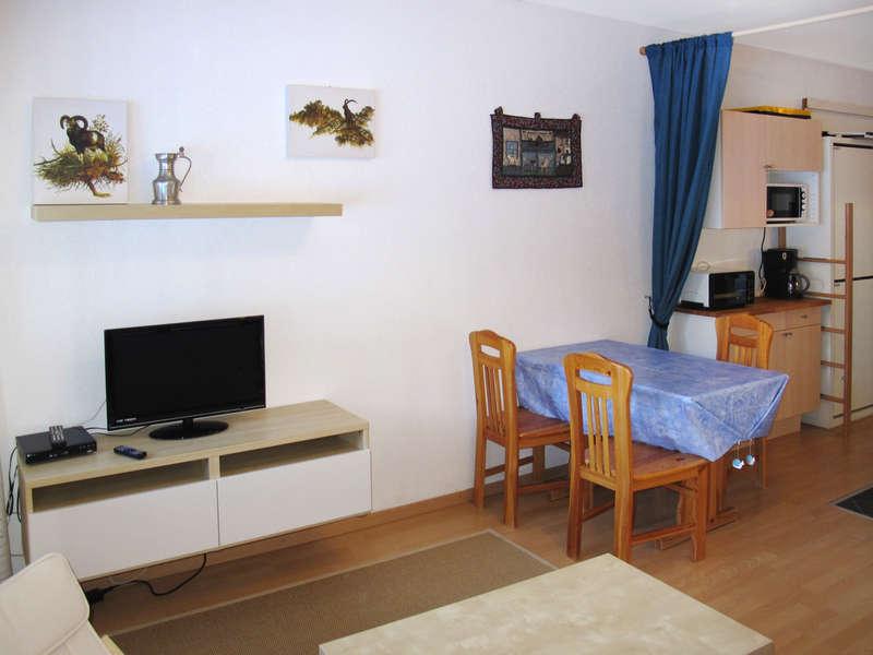 HOLIDAY COMPLEX THYON 2000,  