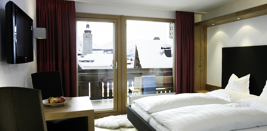 Move_Mountains_Luxury_Holidays_Austria_Tirol_Lech_am_Arlberg_Hotel_Sandhof_Comfort_Bedroom.jpg