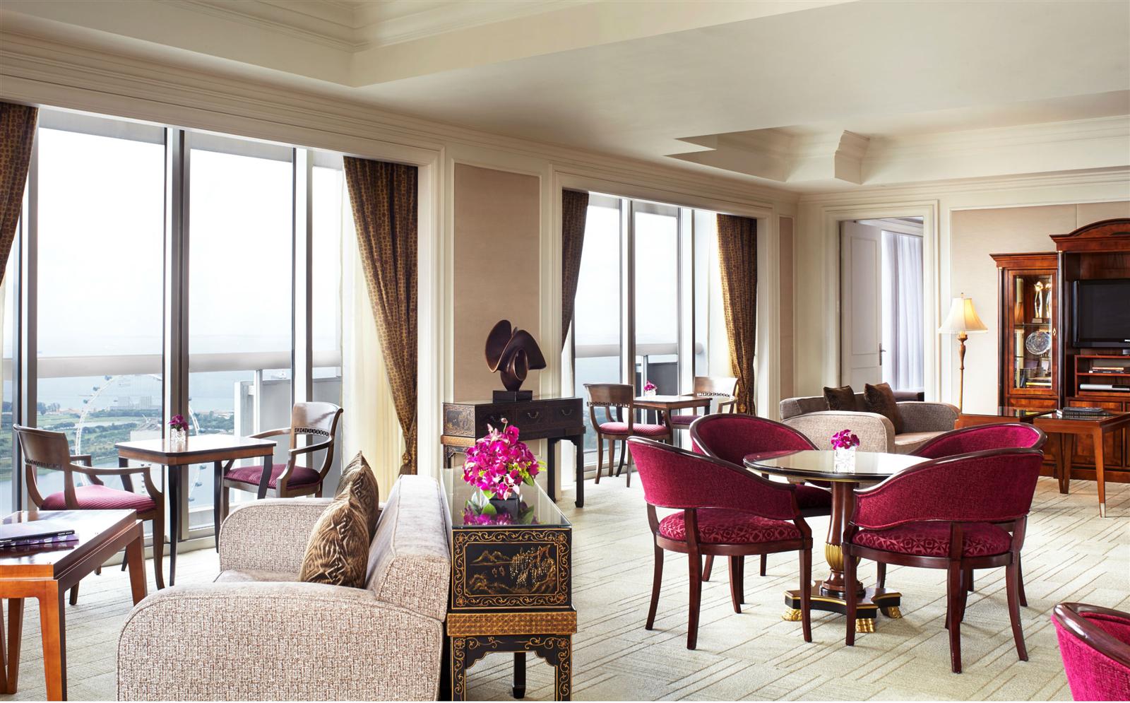 SWISSOTEL  THE STAMFORD  5*,  