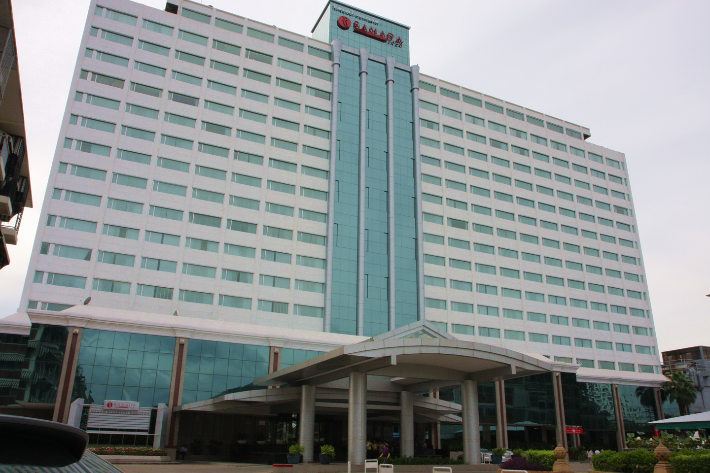 RAMADA PLAZA MENAM RIVERSIDE  4*,  