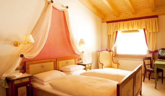 DOLOMITI WELLNESS HOTEL FANES 4*,  