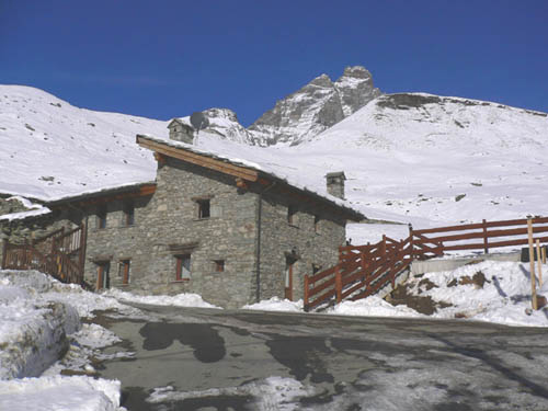 LES MAISON CHARMANTES ,  