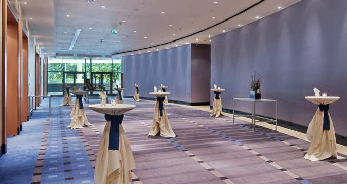 HILTON VIENNA  4*,  