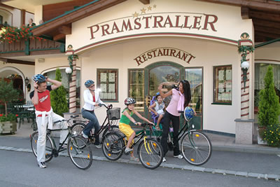 PRAMSTRALLER  4*,  