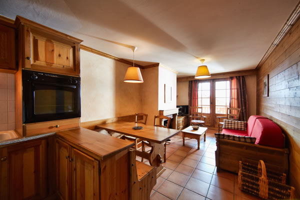 RES. CHALETS DU SOLEIL AUTHENTIC	,  