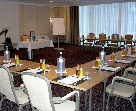 HOLIDAY INN MUNICH 4*,  