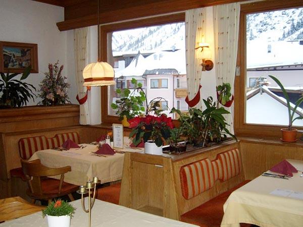 HOTEL - PENSION MITTAGSKOGEL 3*,  