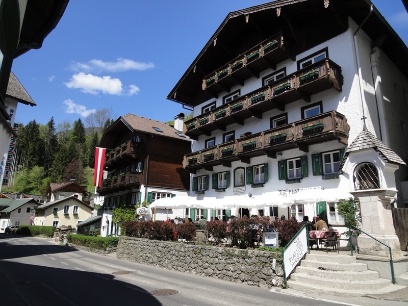 GASTHOF-PENSION PLATZHIRSCH DER HEURIGENWIRT 3*,  