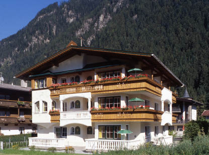 WOHLFUEHL HOTEL ROBERT 4*,  