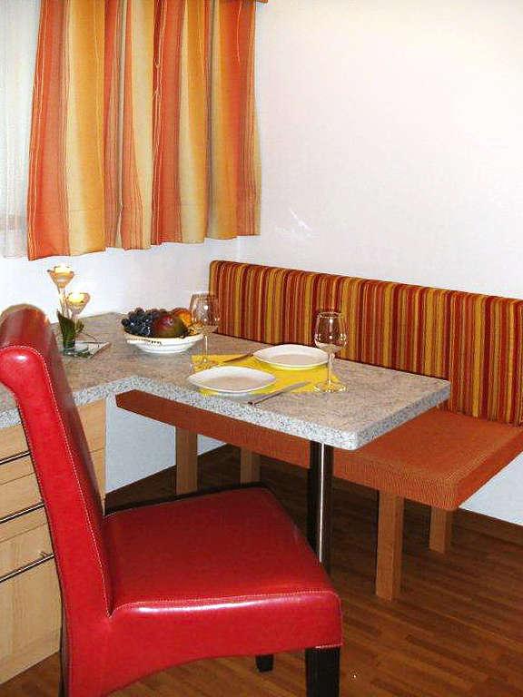 APARTMENTHAUS  ROSA,  