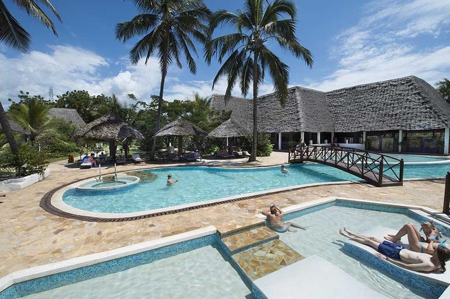 UROA BAY BEACH RESORT 4*+,  