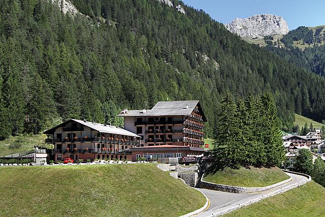 IL CAMINETTO SPORT HOTEL & CLUB 3*,  