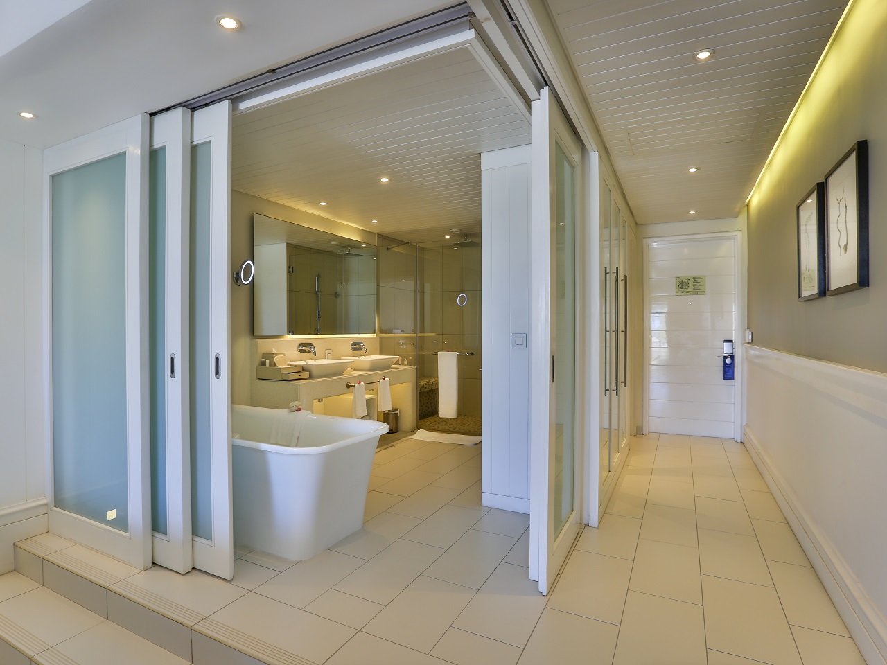RADISSON BLU AZURI RESORT & SPA 5*,  