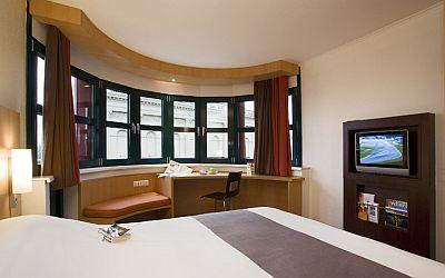 IBIS BUDAPEST HEROES SQUARE 3*,  