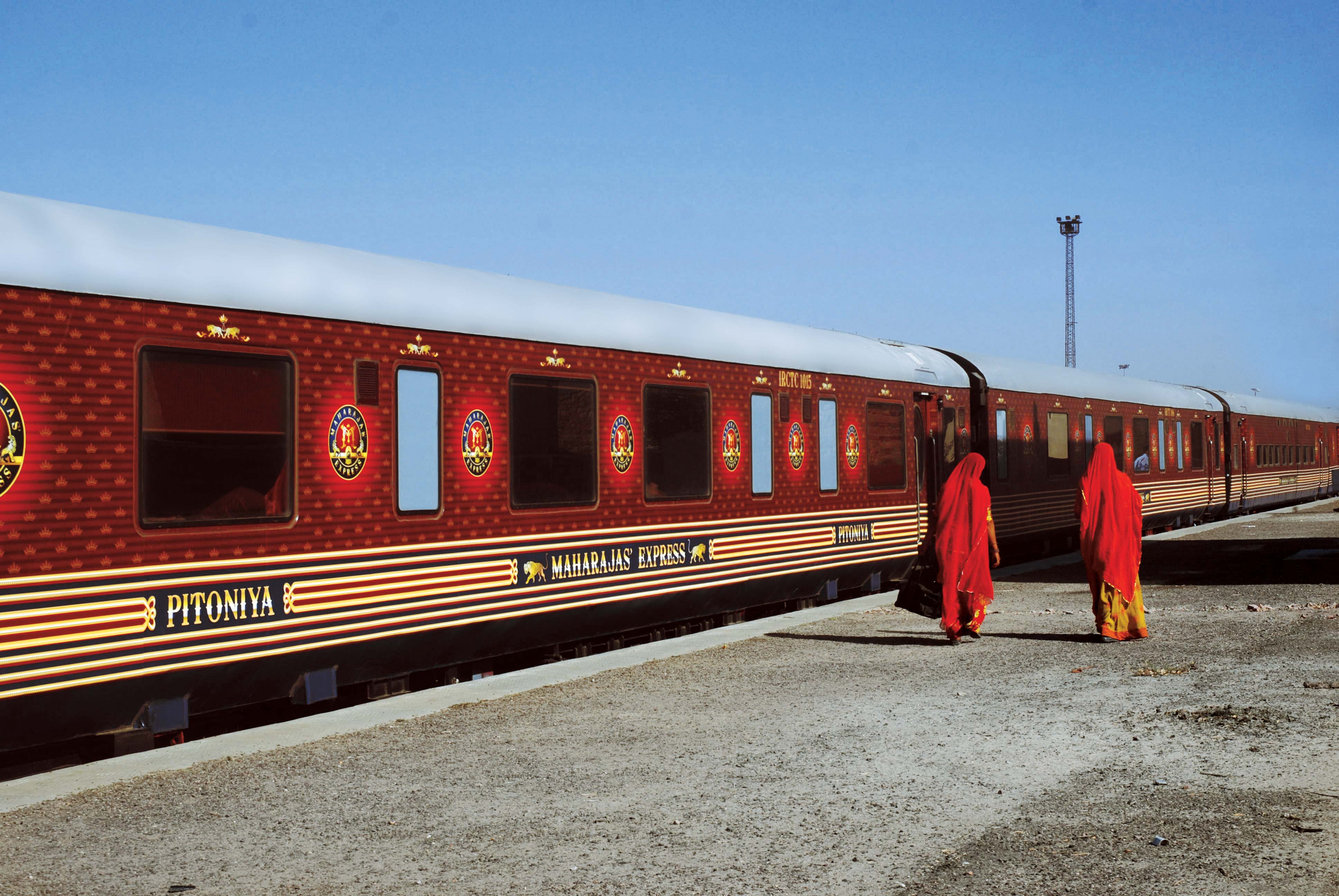 Большой железнодорожный вагон. Поезд Махараджа экспресс. Поезд Maharajas Express (Индия). Поезд купе Люкс махараджей Индия. Поезд по Индии Махараджа экспресс.