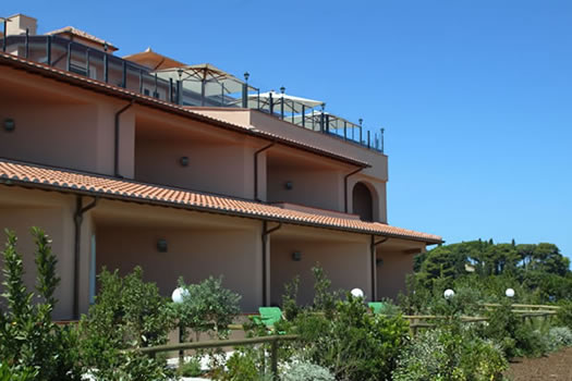 VILLA DOMIZIA  4*,  