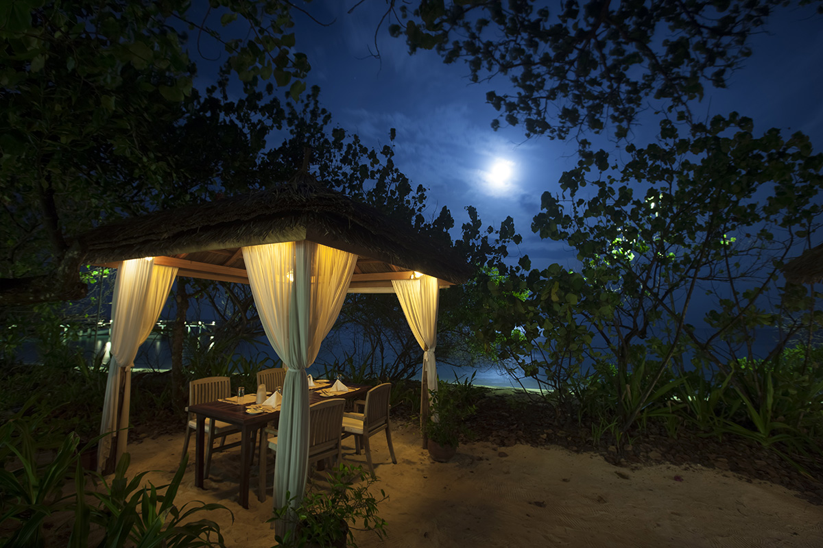 REETHI BEACH RESORT 4*,  