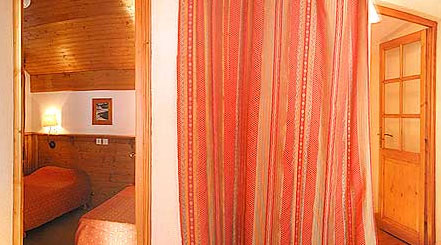 RES. CHALETS DU SOLEIL AUTHENTIC,  