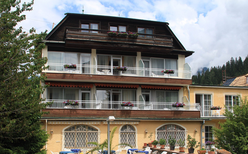 BOUTIQIUEHOTEL LINDENHOF  3*,  