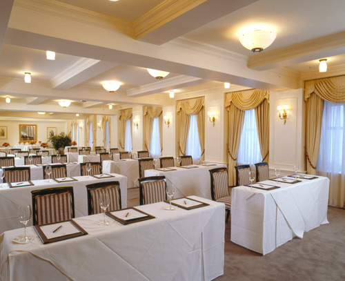 PLAZA ATHENEE  5*,  
