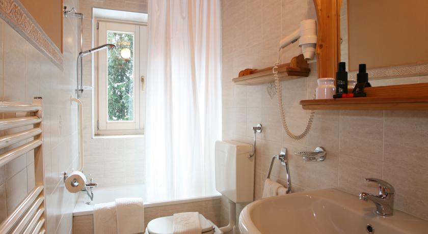 RESIDENCE CHECROUIT 3*,  