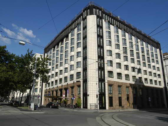 HILTON VIENNA PLAZA  5*,  