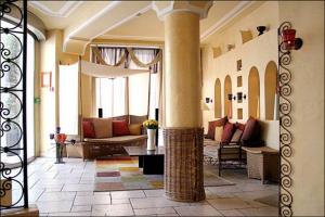 VILLA ROYALE MONTSOURIS 4*,  