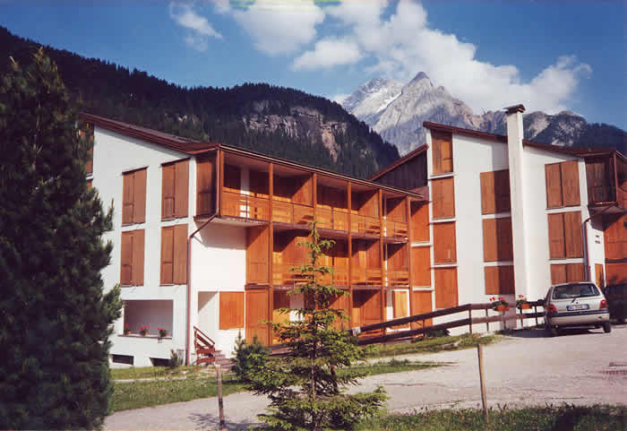 APPARTMENTS IN ALBA DI CANAZEI 2*,  