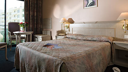 cannes-hotel-belle-plage-chambres-photo-chambrestandardvueville-fr2.jpg