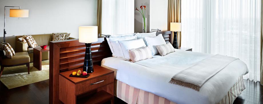 jumeirah-frankfurt-deluxe-room3-hero.jpg jumeirah-frankfurt-junior-suite-04-hero.jpg
