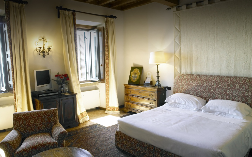 rome-deluxe-superior-room.jpg