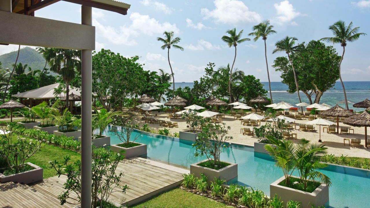 SetWidth1300-PoolAreaAndPrivateBeach2.jpg SetWidth1300-PoolAreaAndPrivateBeach2.jpg