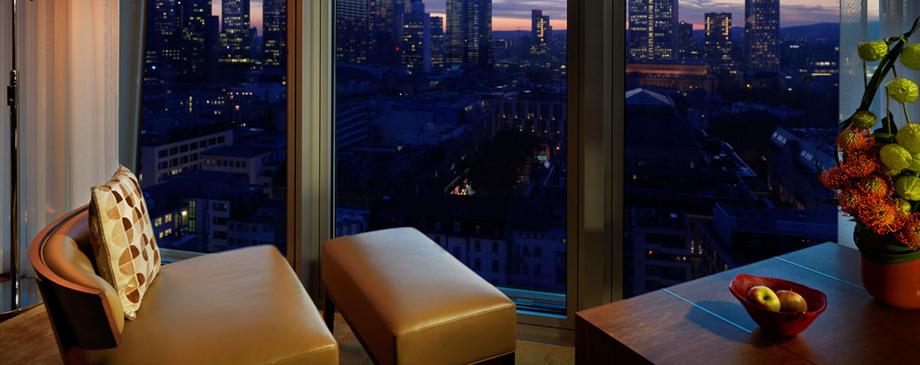 jumeirah-frankfurt-deluxe-room3-hero.jpg 5.jpg