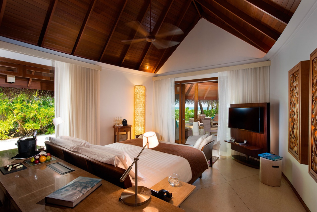 halaveli-maldives-2016-family-villa-bedroom-01.jpg