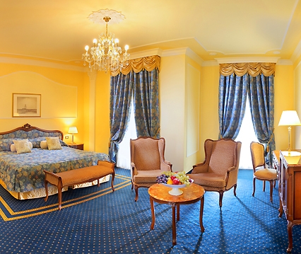 T&V-parcopiscine_photogallery_0008s_0001_TV-elegance-2_0.jpg junior_suite_blu.jpg