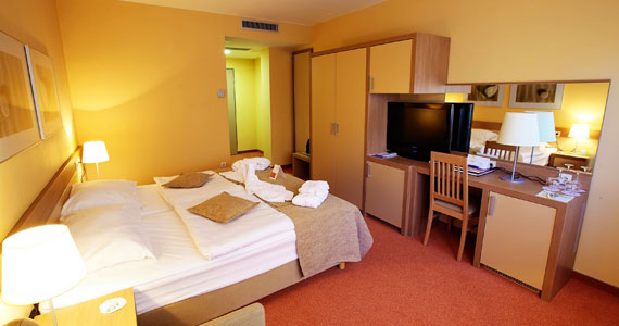 Dvoposteljan-soba-v-Hotelu-Breza-Hotel-Breza-Terme-Olimia-Podcetrtek.jpg