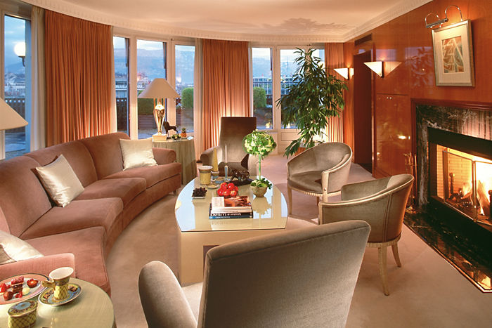 geneva-suite-panorama-suite-living-room-1.jpg