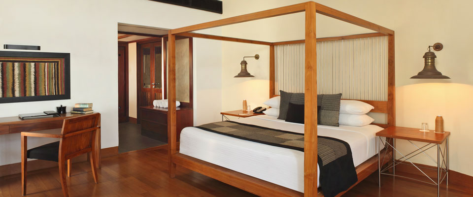 Luxury-Suite-Bedroom.jpg