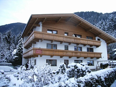 GAESTEHAUS HOCHMUTH 3*,  