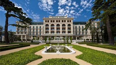 KEMPINSKI PALACE  5*,  