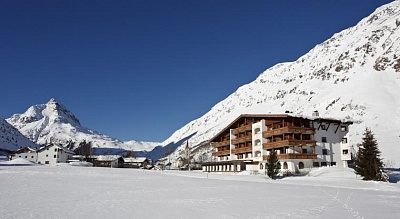 ALPENHOTEL TIROL 4*,  